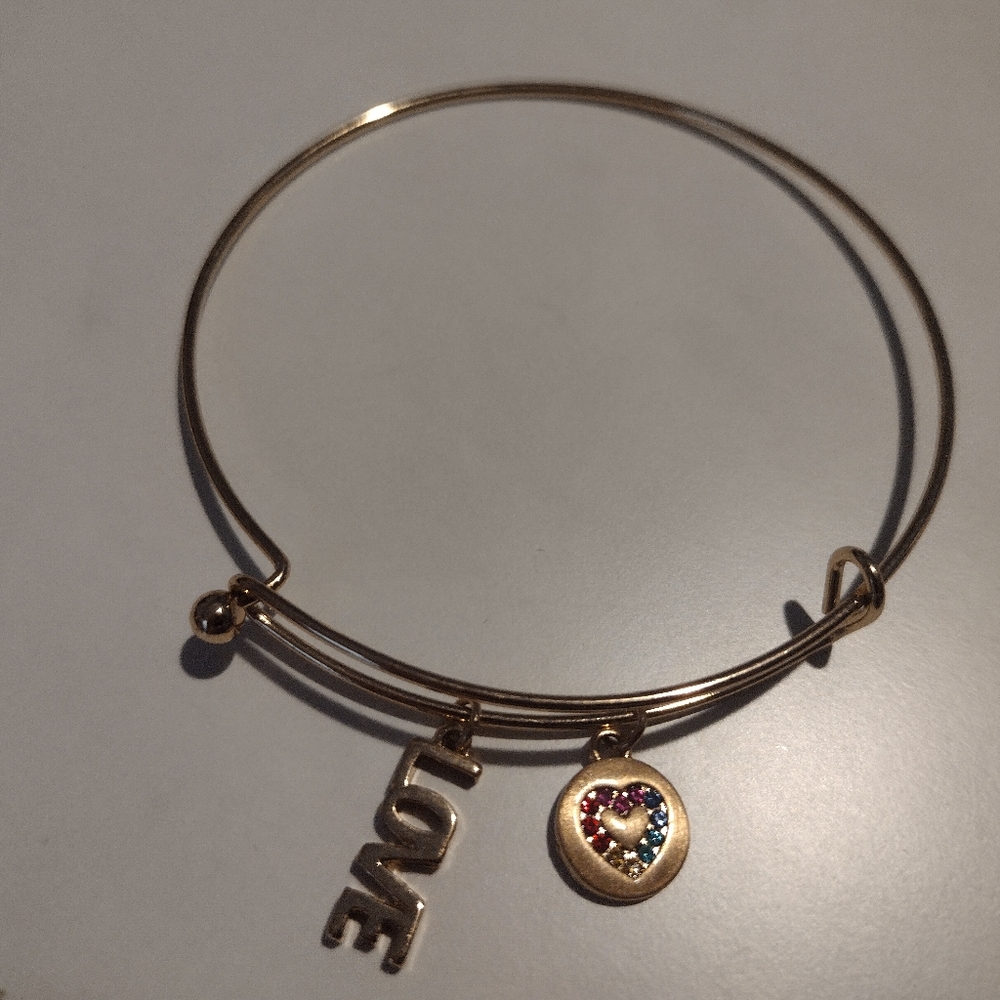 Bracelet gold tone and beautiful multicolor stones with love
